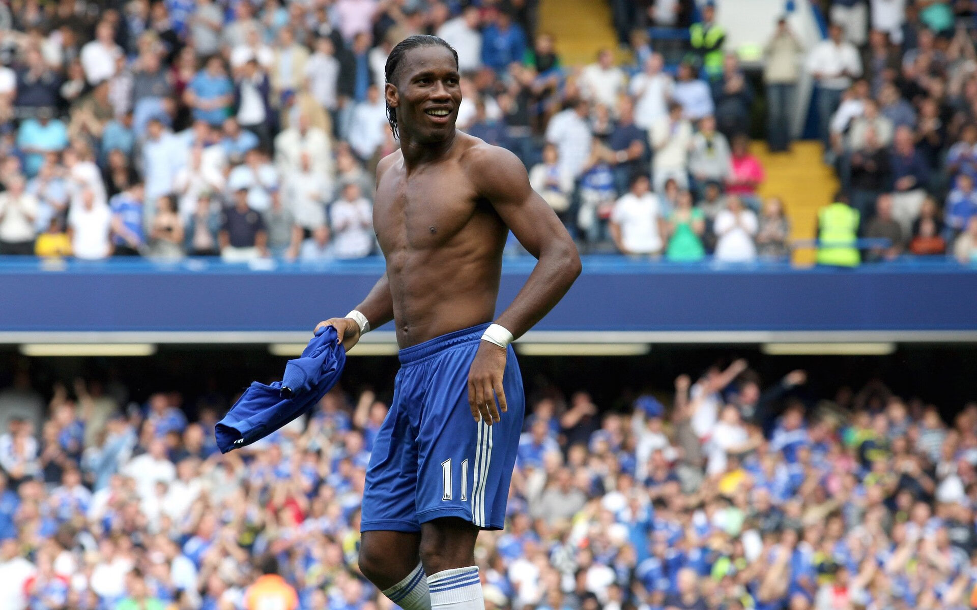 “马科斯·梅特罗的全能防守与强大进攻，为阿根廷美洲狮队打下胜利基础”