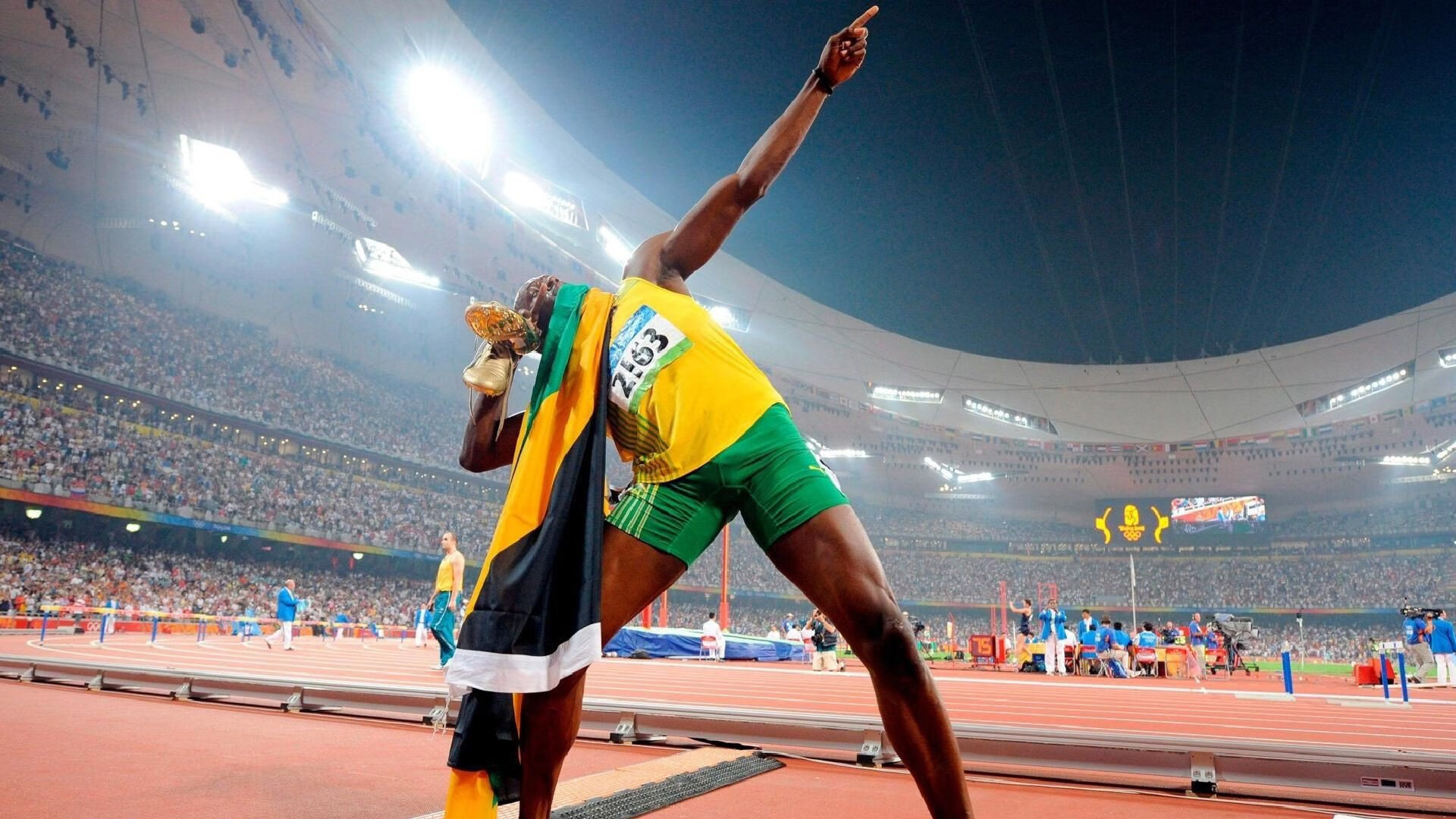 林丹带孩子首次亮相羽毛球馆，林丹儿子打羽毛球吗